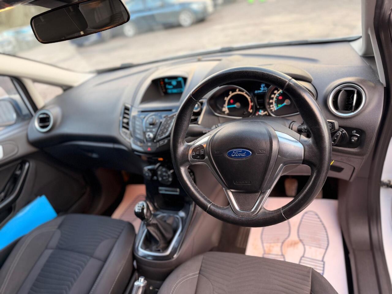 Ford Fiesta photo 9