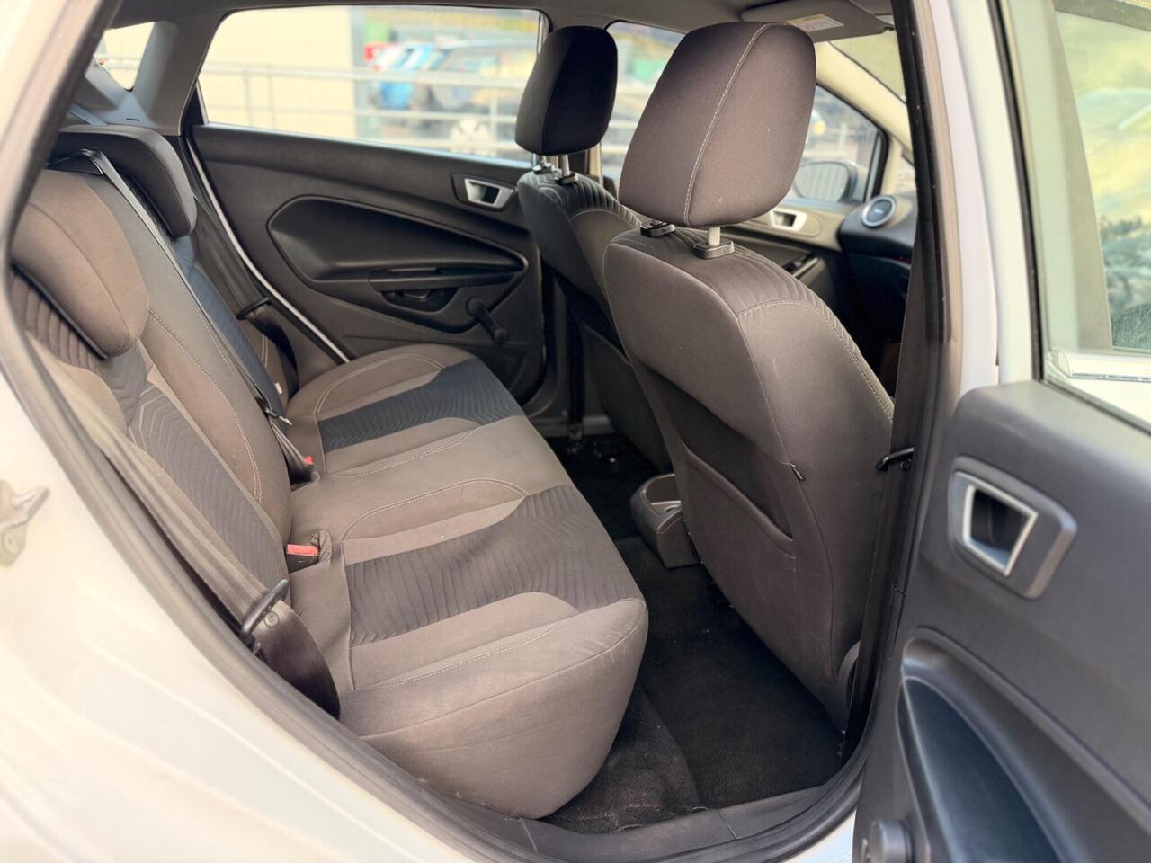Ford Fiesta photo 23