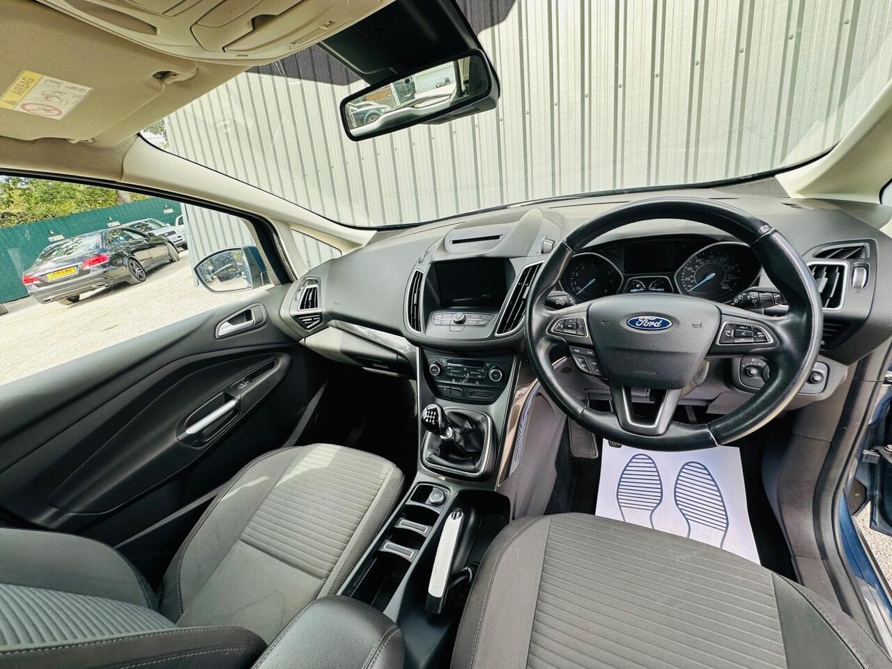 Ford Grand C-Max photo 40