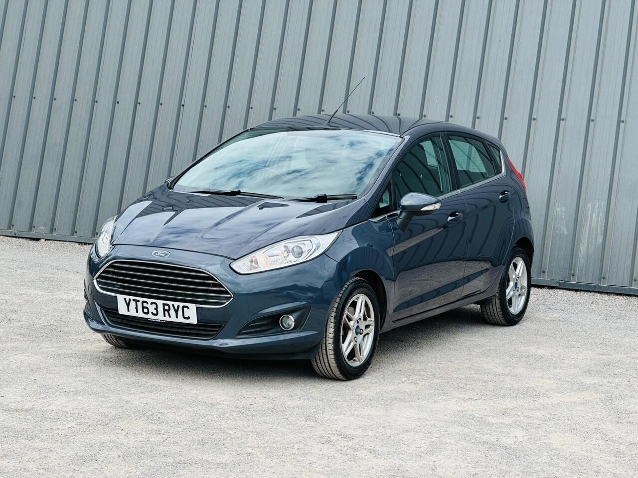 Ford Fiesta photo 2