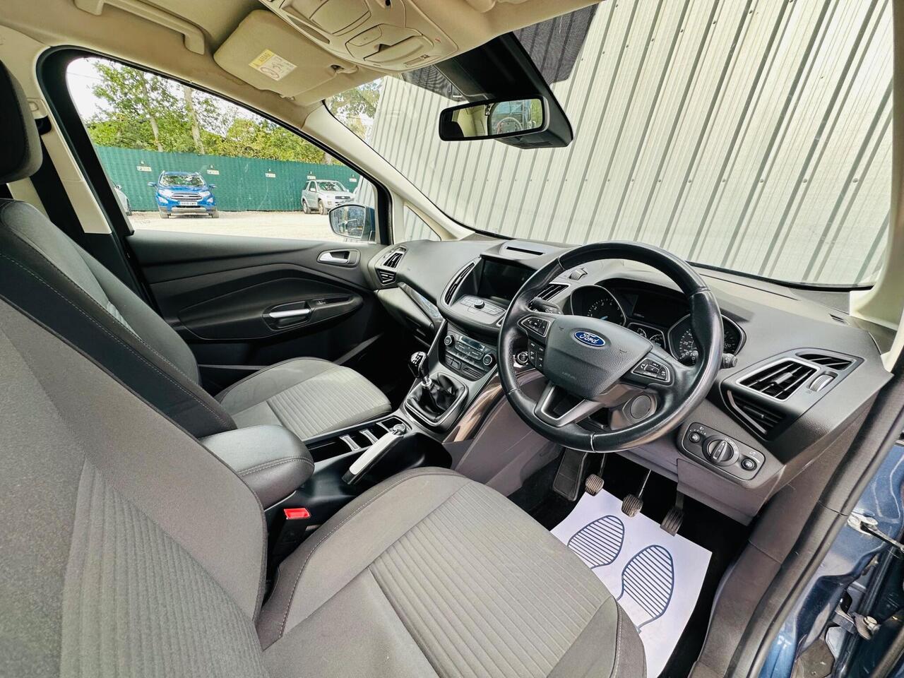 Ford Grand C-Max photo 38