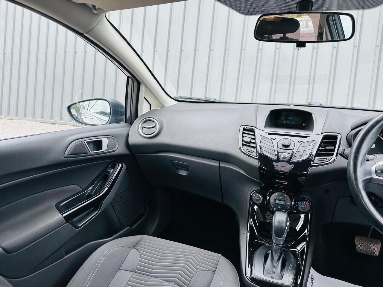 Ford Fiesta photo 12