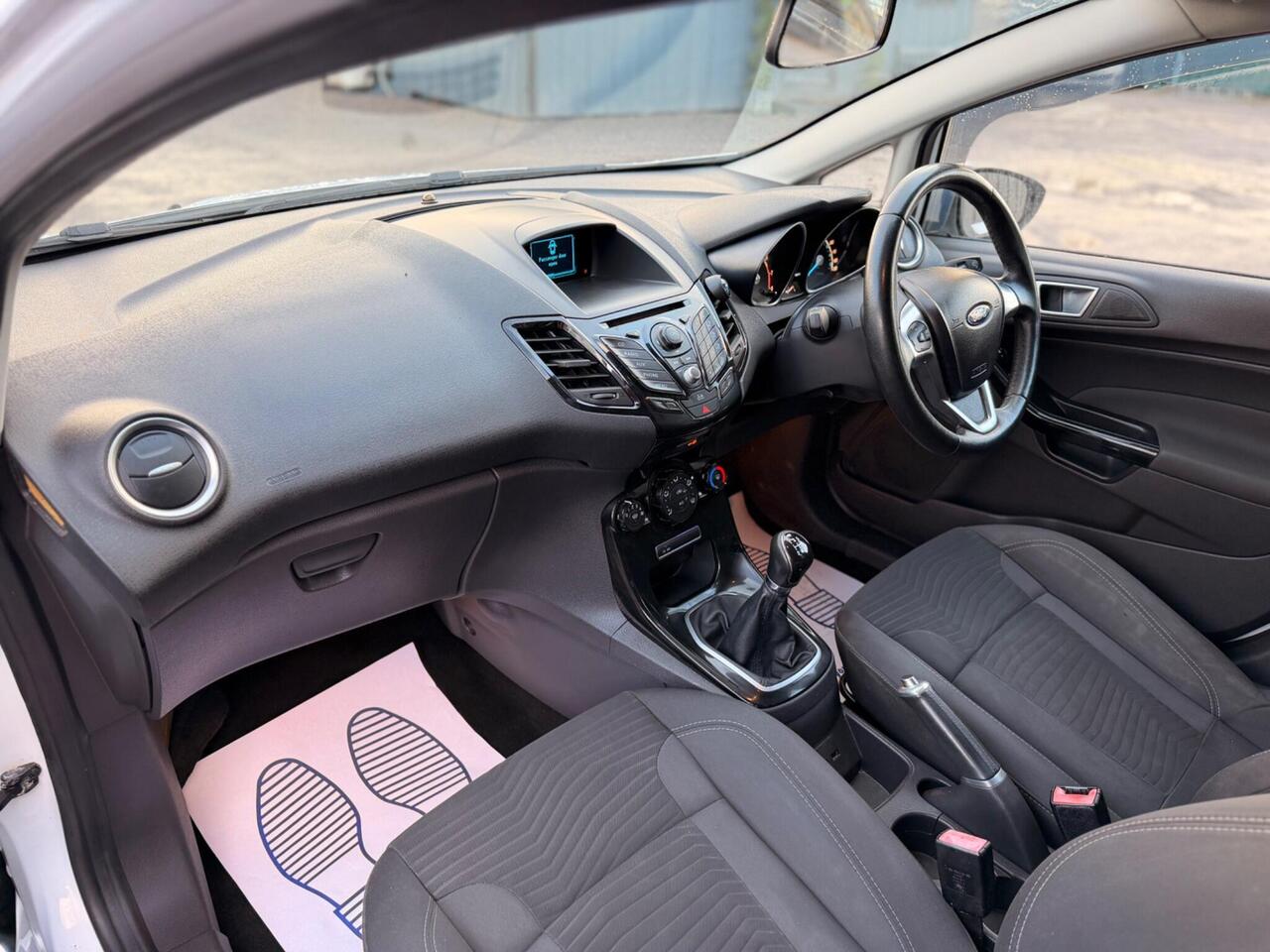 Ford Fiesta photo 14
