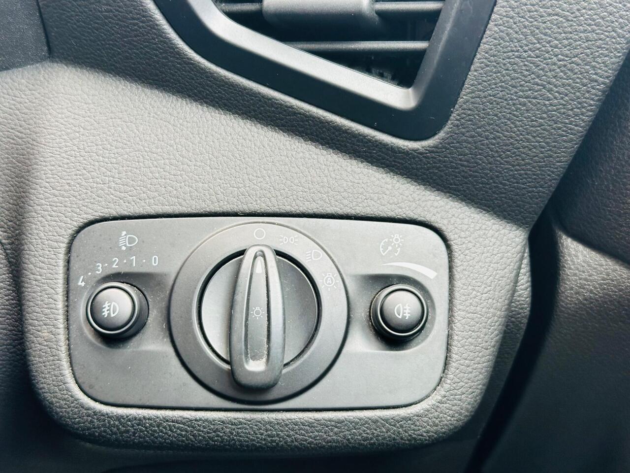 Ford Grand C-Max photo 34