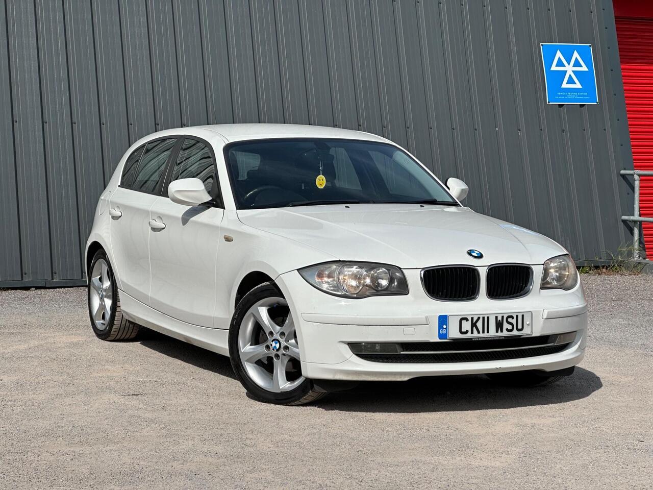 BMW 1 Series photo 1