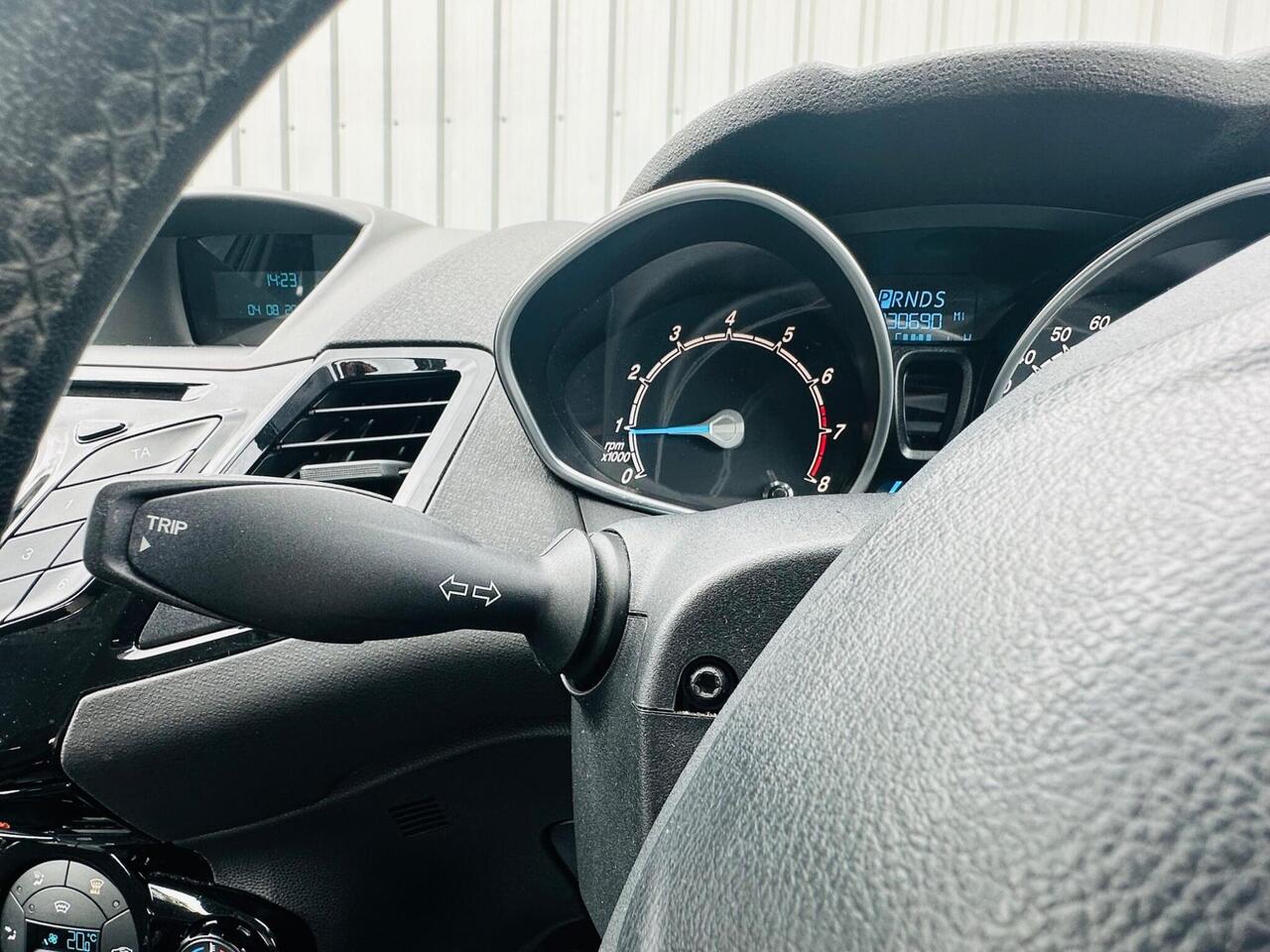 Ford Fiesta photo 18