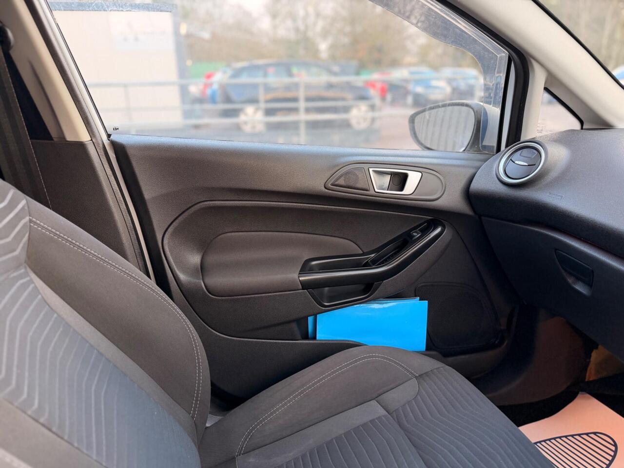 Ford Fiesta photo 13