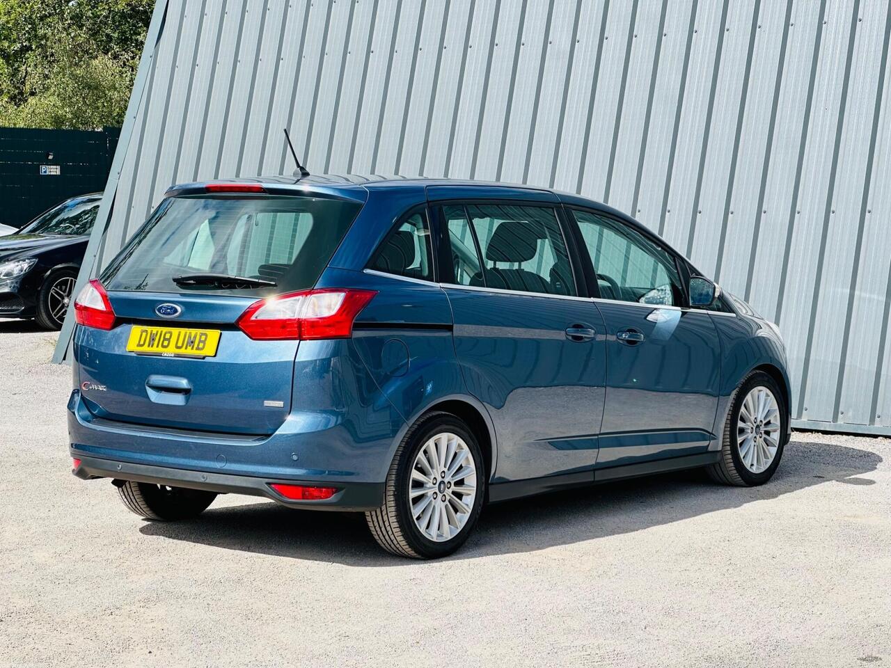 Ford Grand C-Max photo 8