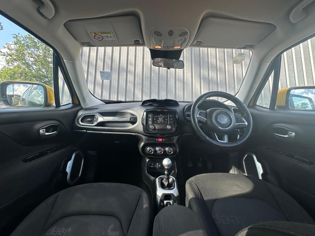 Jeep Renegade photo 9