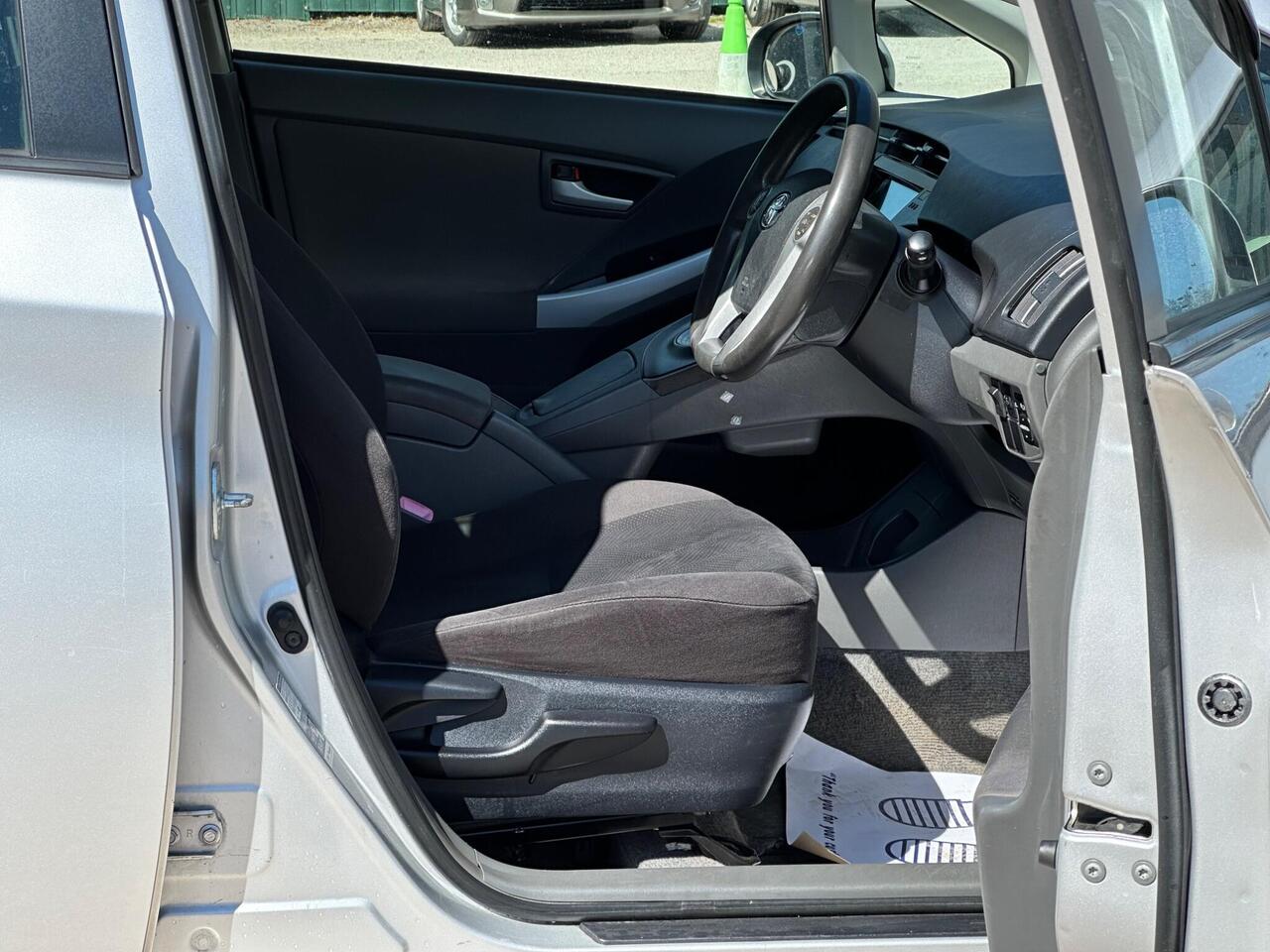 Toyota Prius photo 25