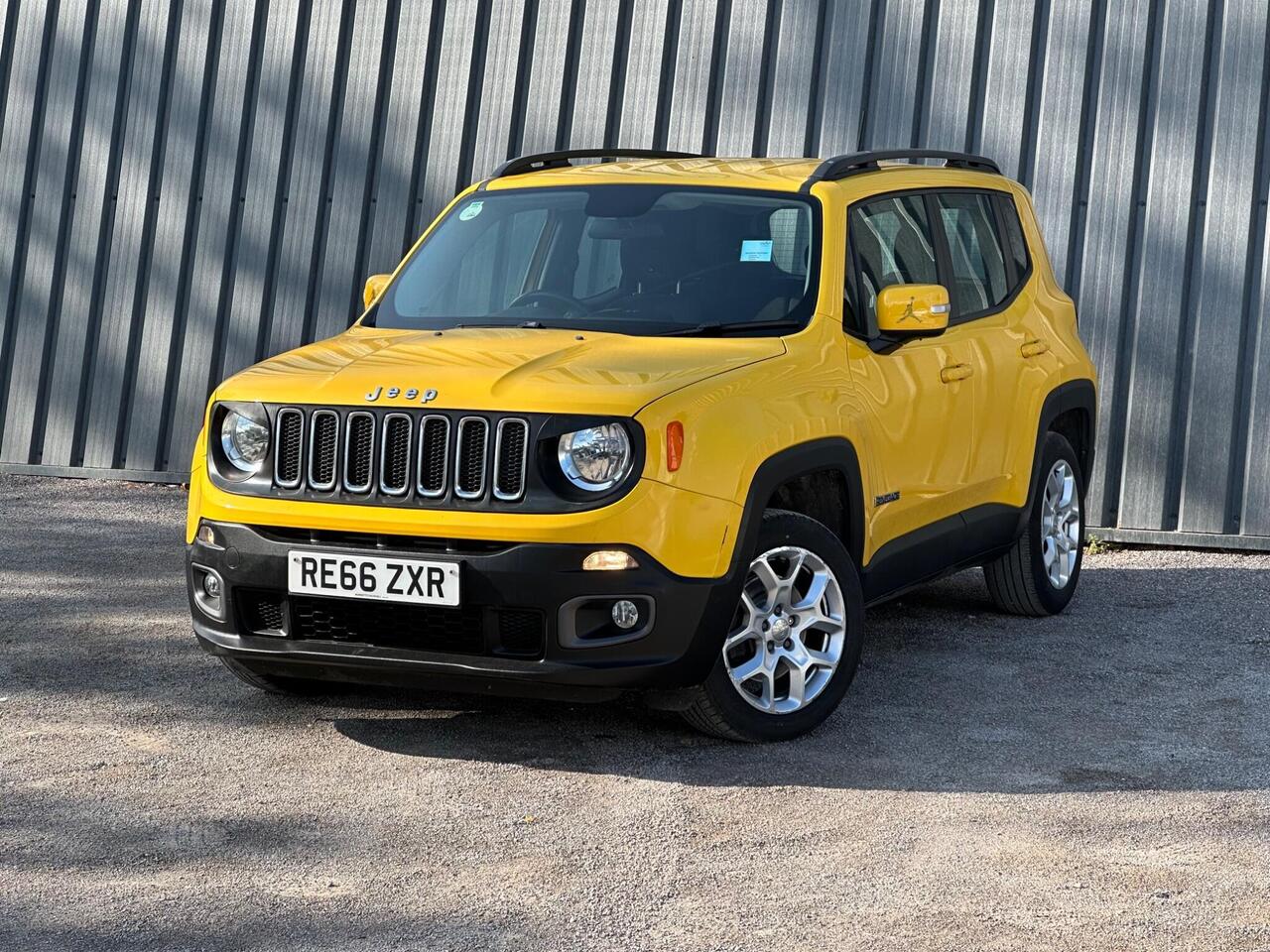 Jeep Renegade photo 2