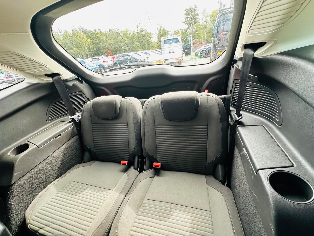 Ford Grand C-Max photo 53