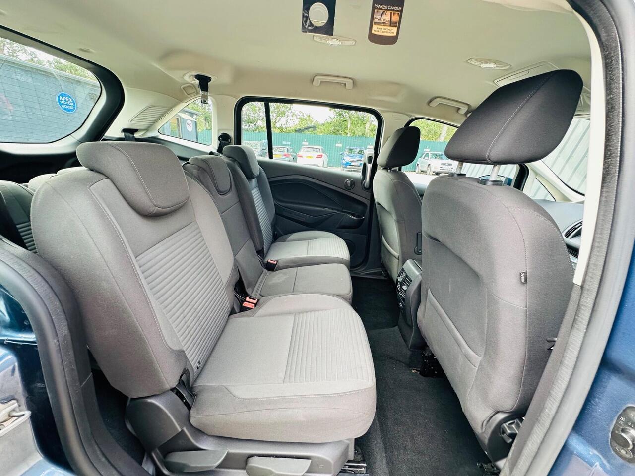 Ford Grand C-Max photo 50