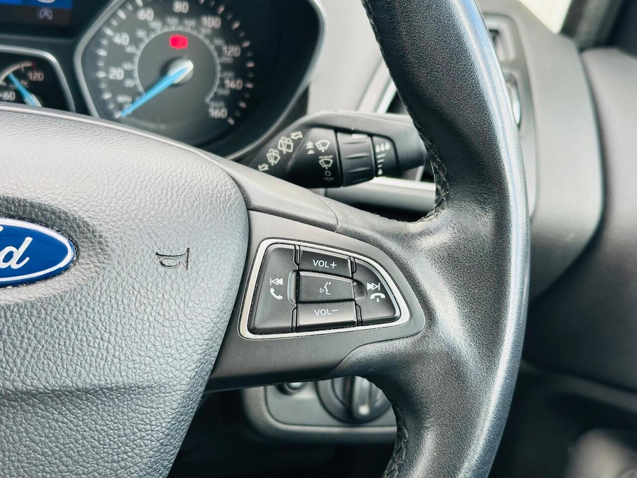 Ford Grand C-Max photo 31