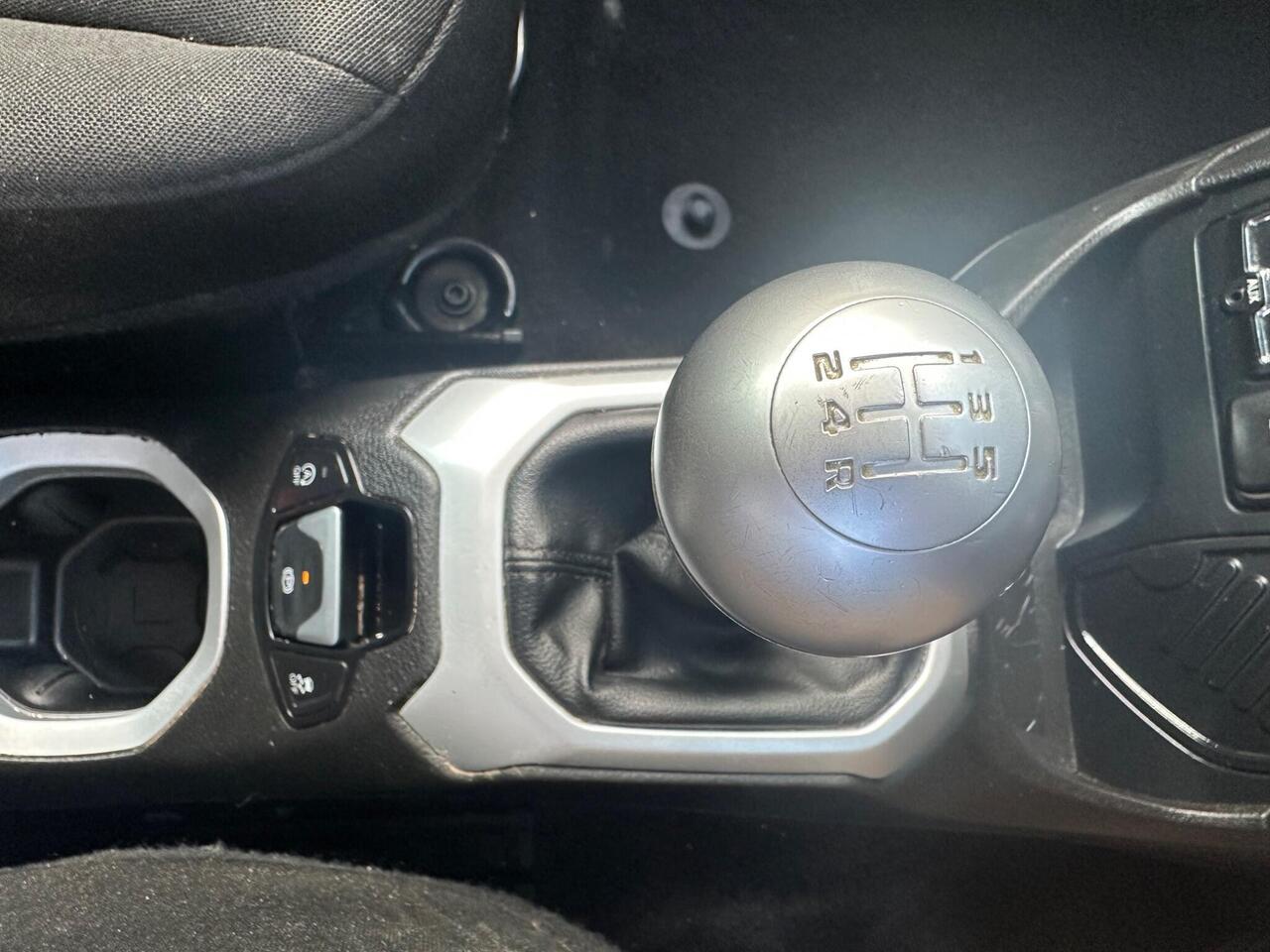 Jeep Renegade photo 14