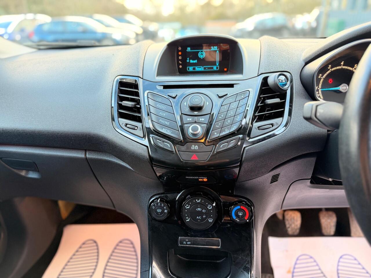 Ford Fiesta photo 11