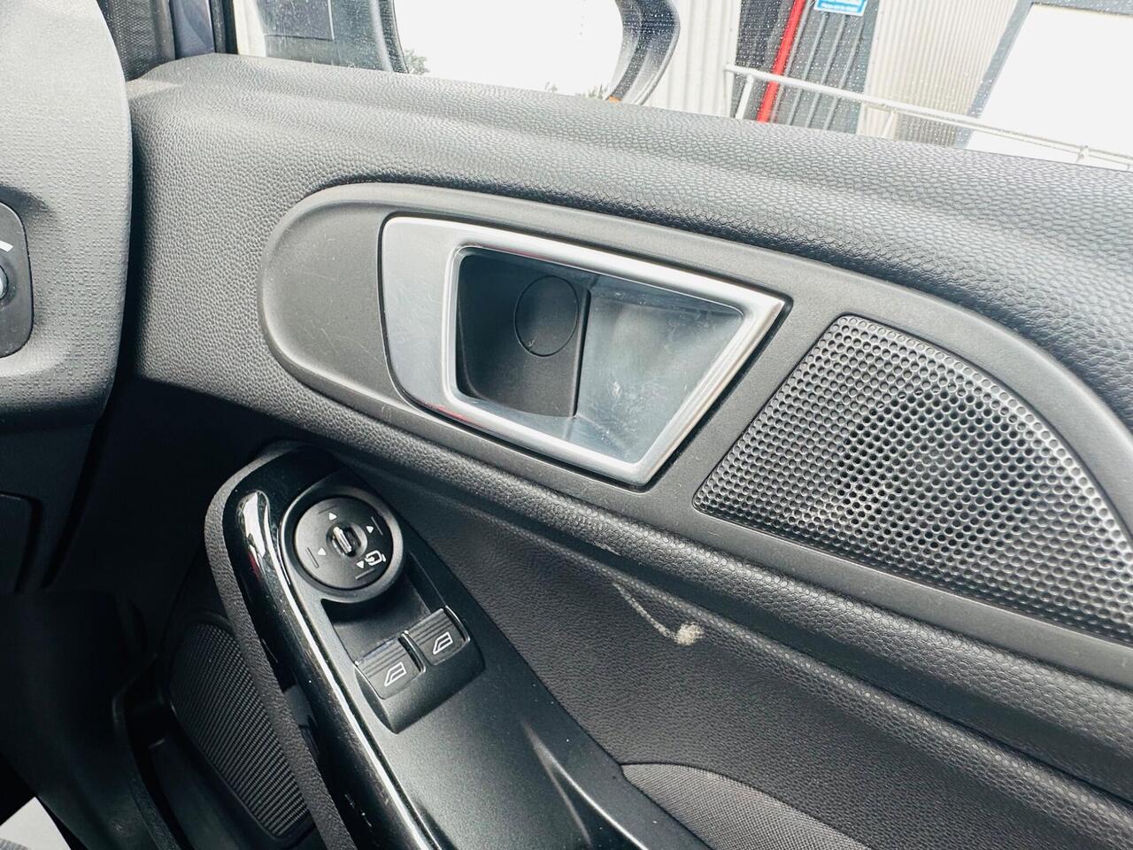 Ford Fiesta photo 20