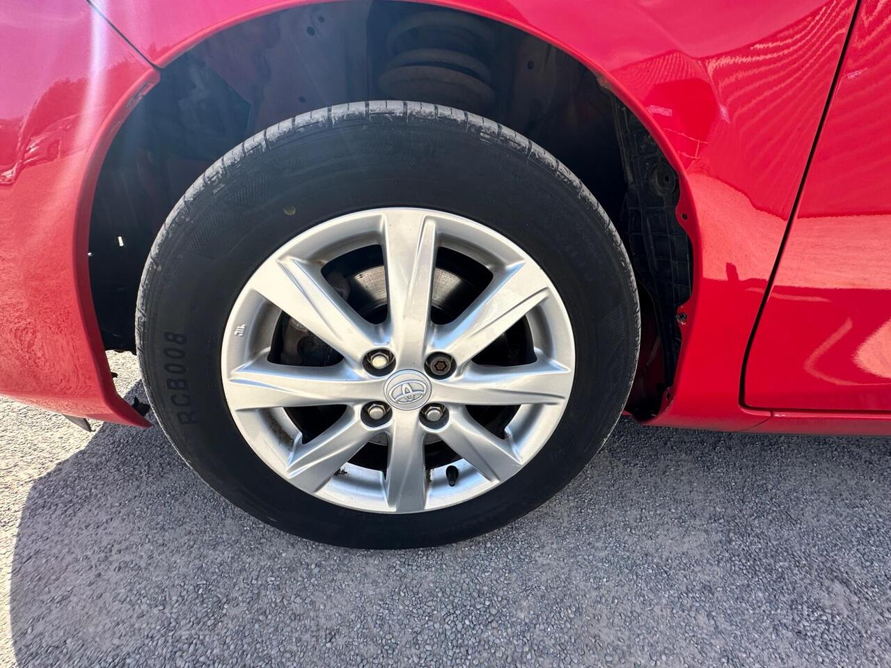 Toyota Yaris photo 20