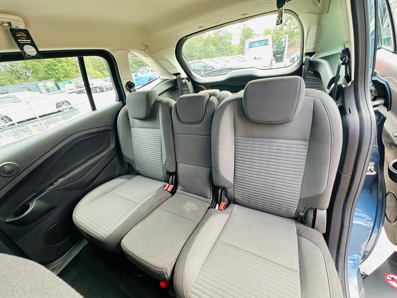 Ford Grand C-Max photo 47