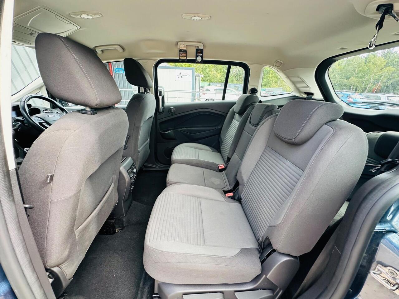 Ford Grand C-Max photo 44
