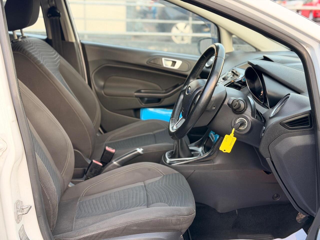 Ford Fiesta photo 18