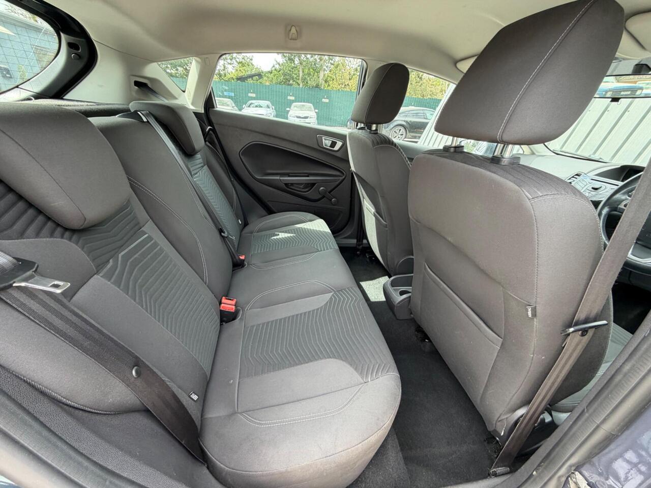 Ford Fiesta photo 36