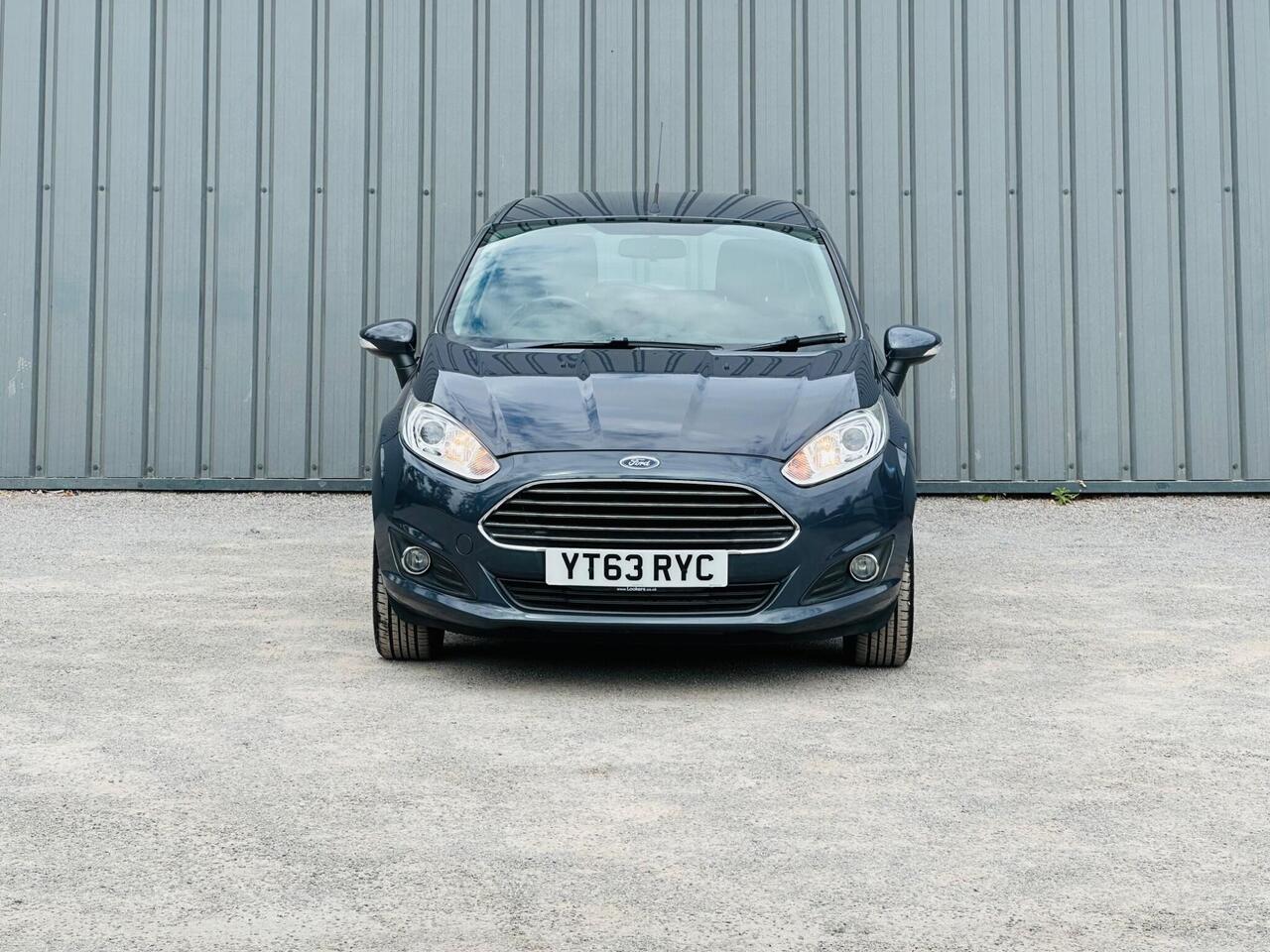 Ford Fiesta photo 3
