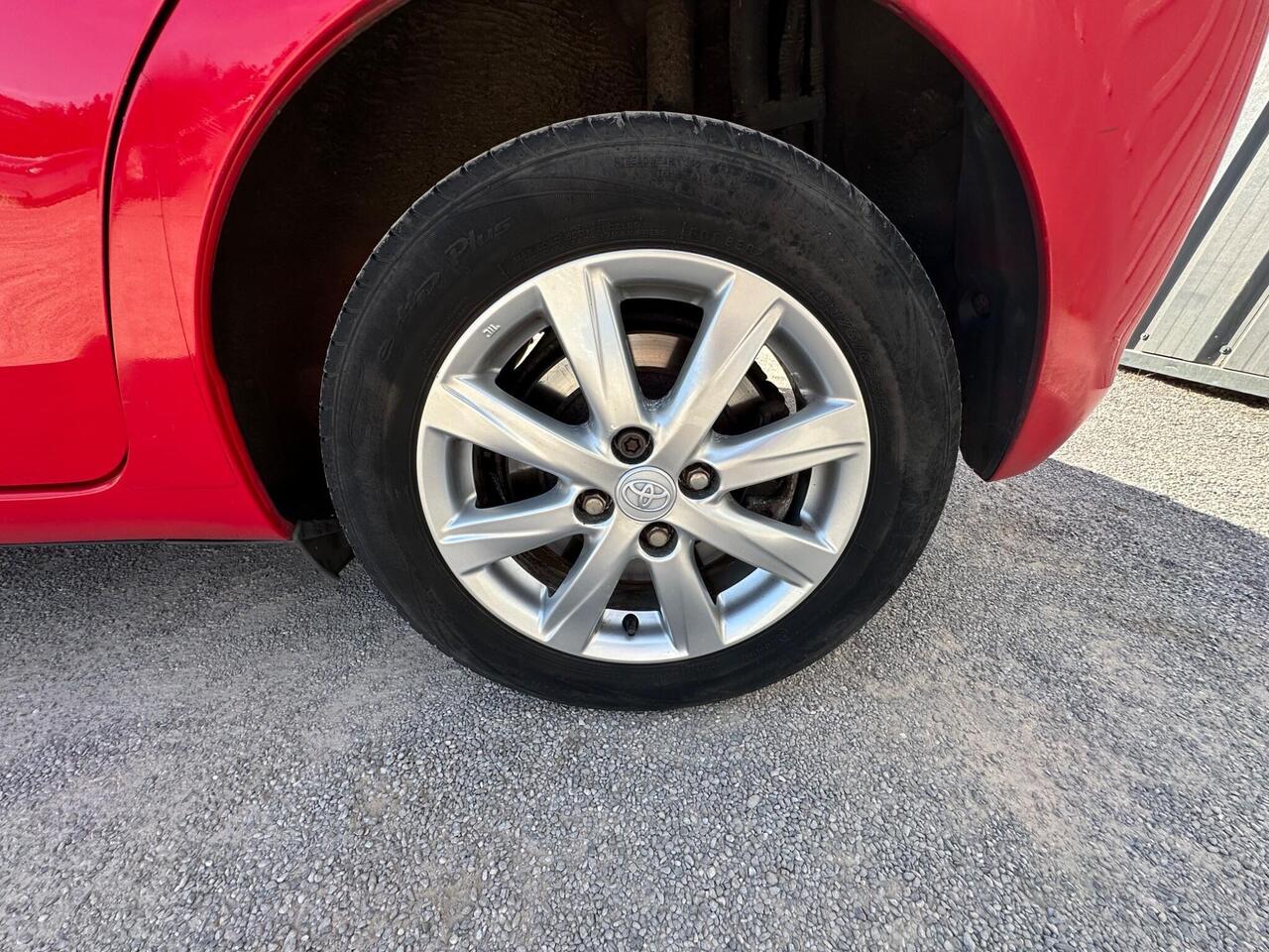 Toyota Yaris photo 22