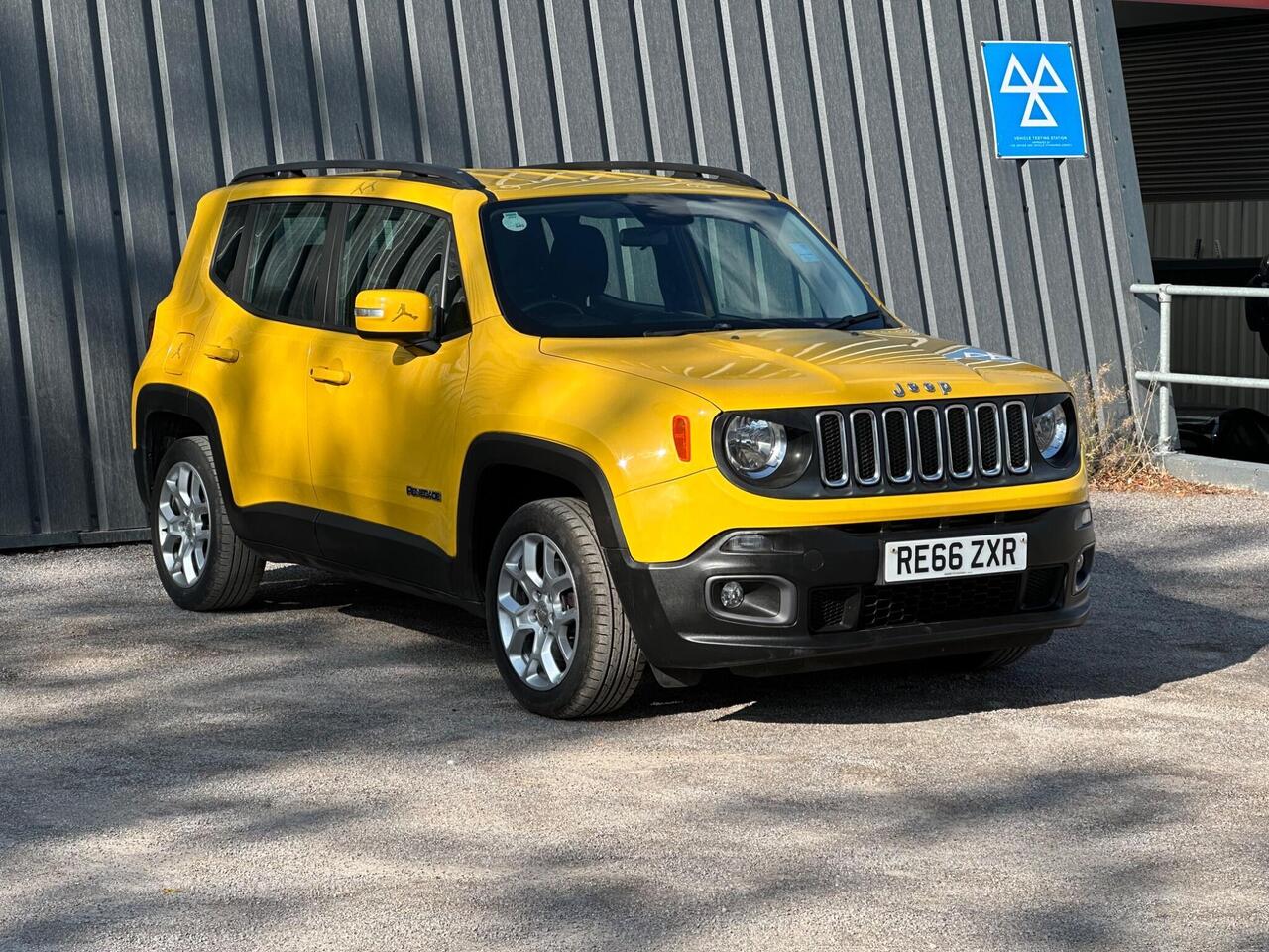 Jeep Renegade photo 24