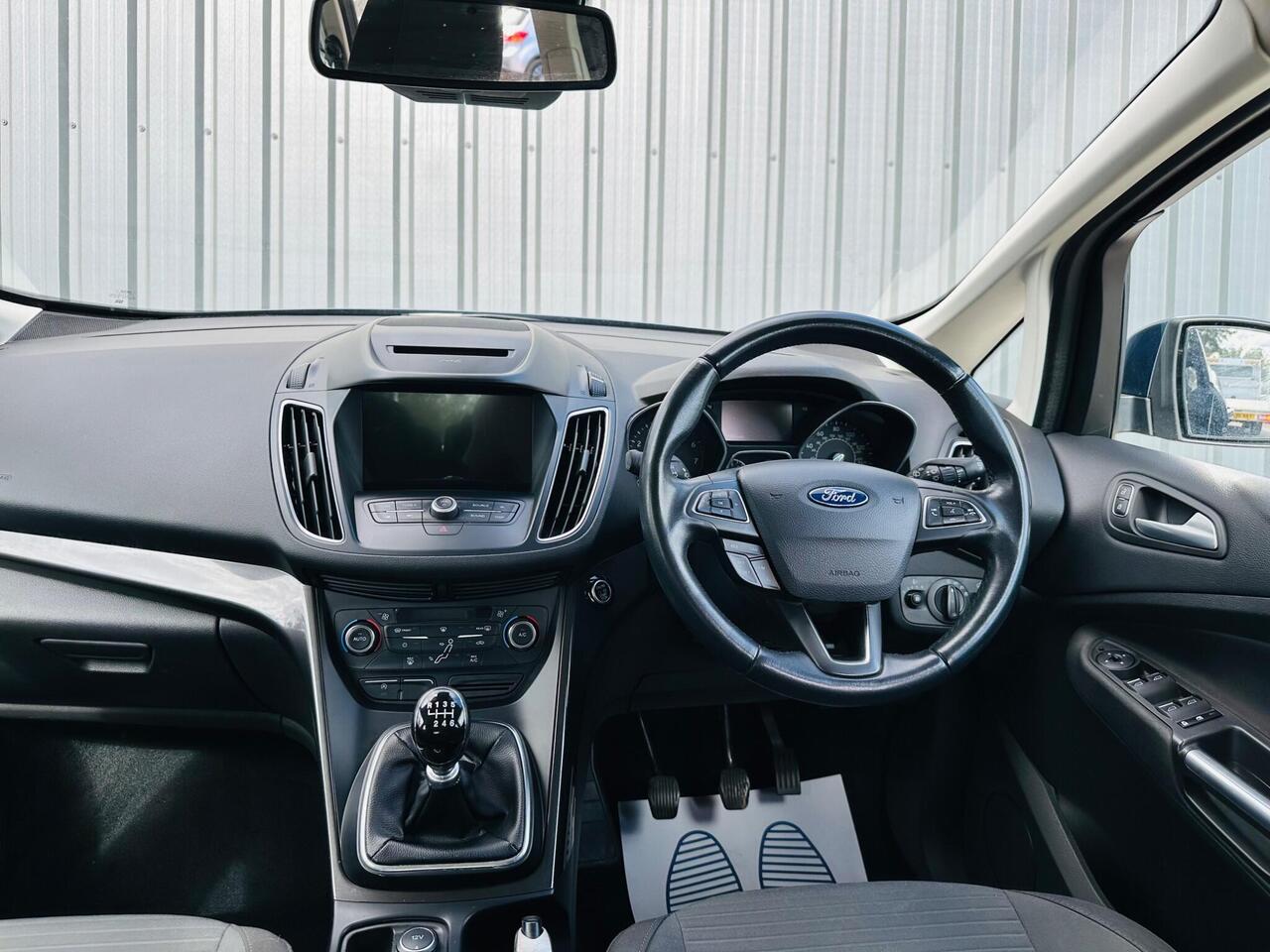 Ford Grand C-Max photo 16
