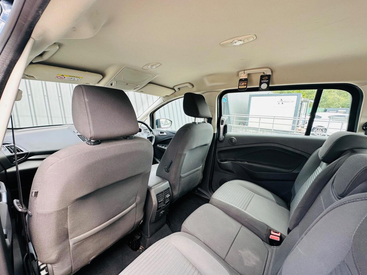 Ford Grand C-Max photo 46