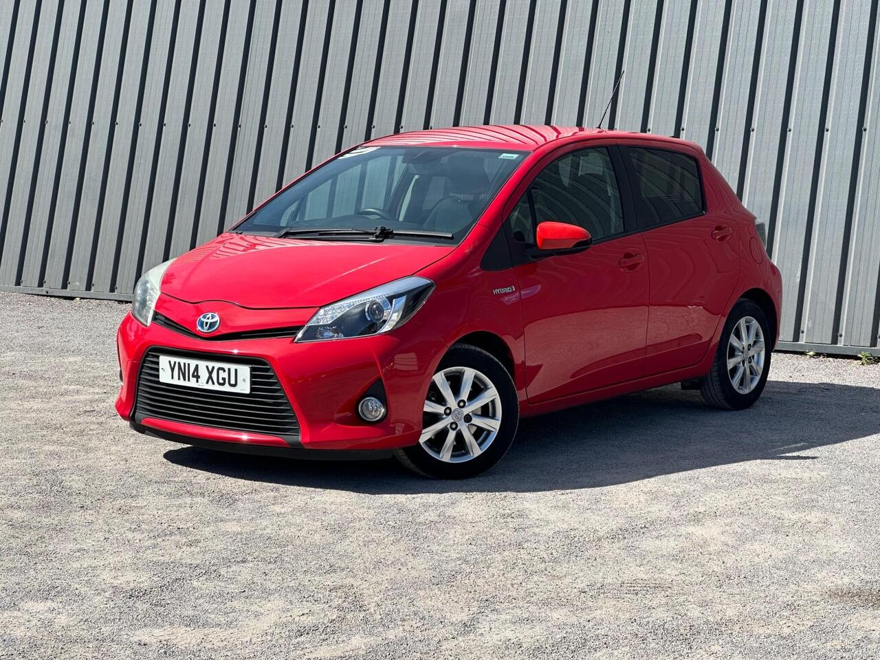 Toyota Yaris photo 2