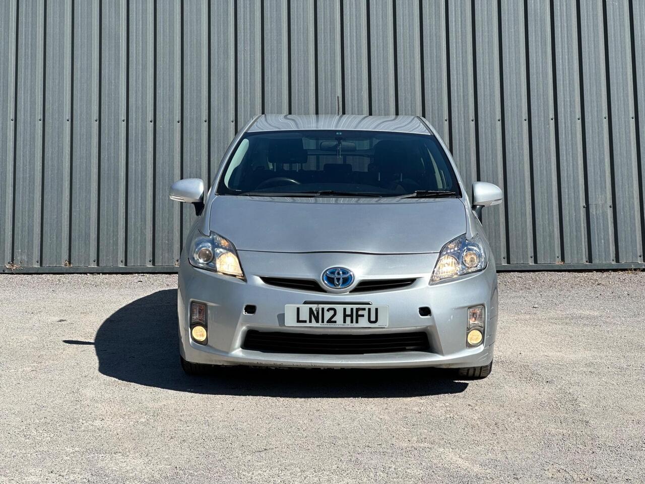 Toyota Prius photo 3