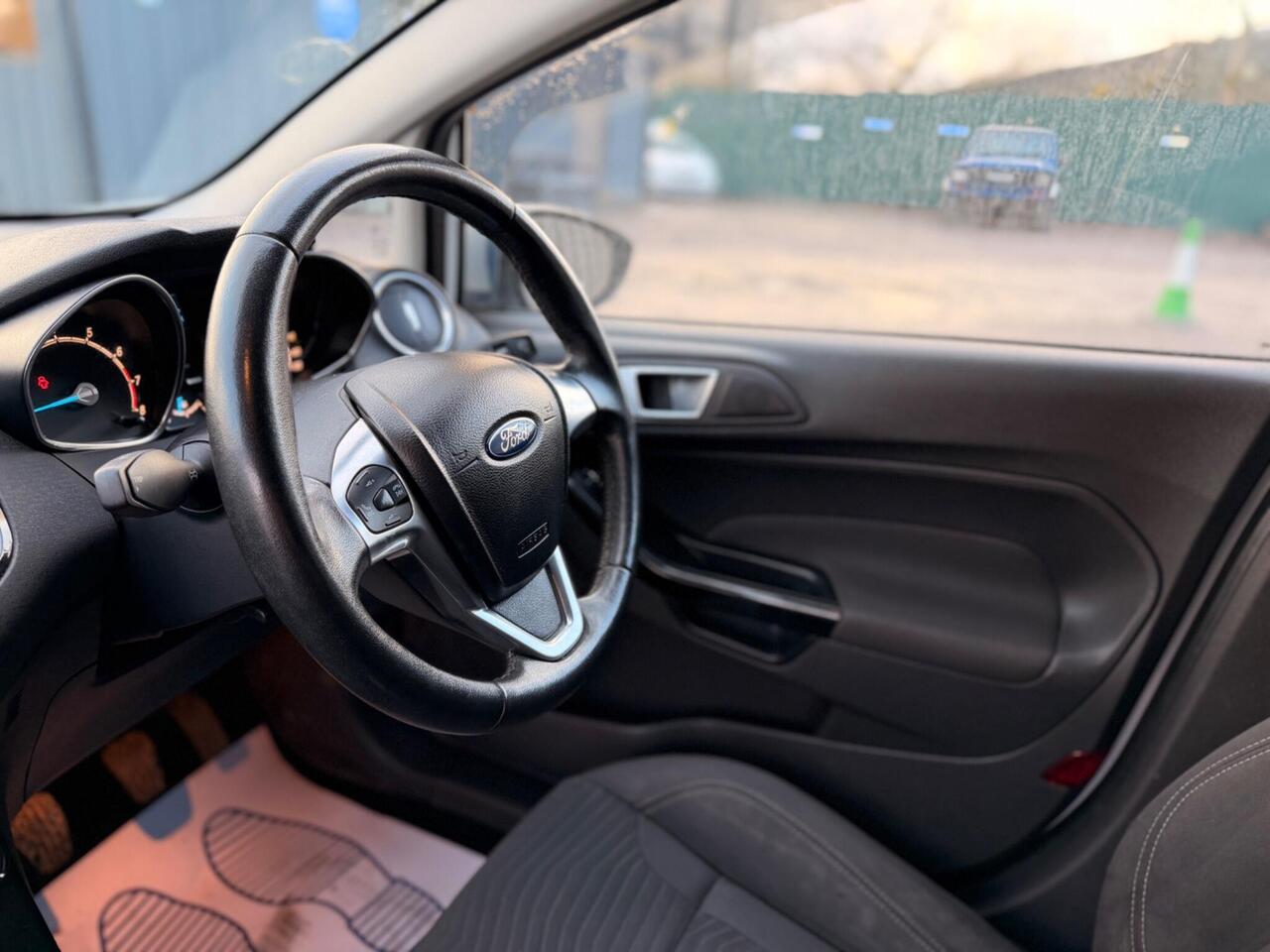 Ford Fiesta photo 16