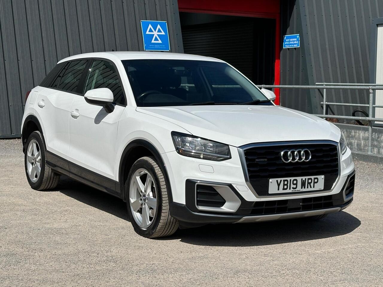Audi Q2 photo 1
