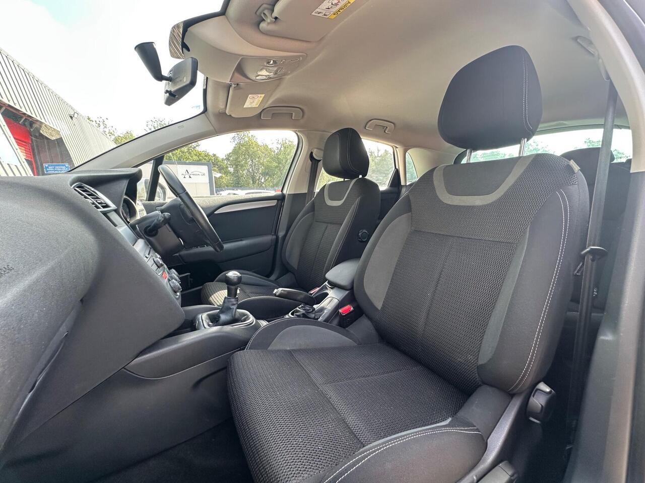 Citroen C4 photo 27