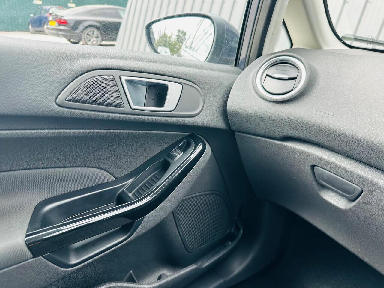 Ford Fiesta photo 23