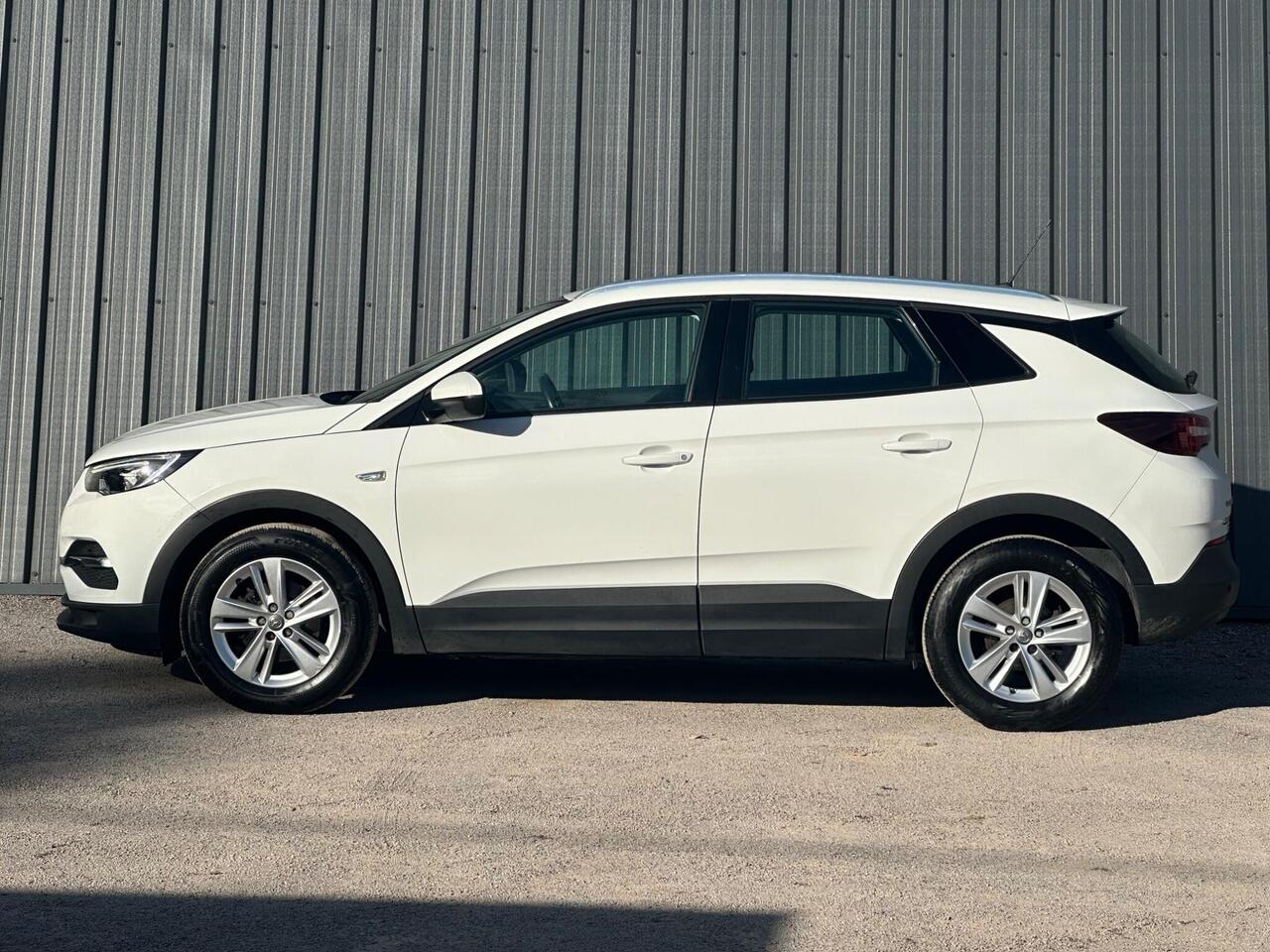 Vauxhall Grandland X photo 8