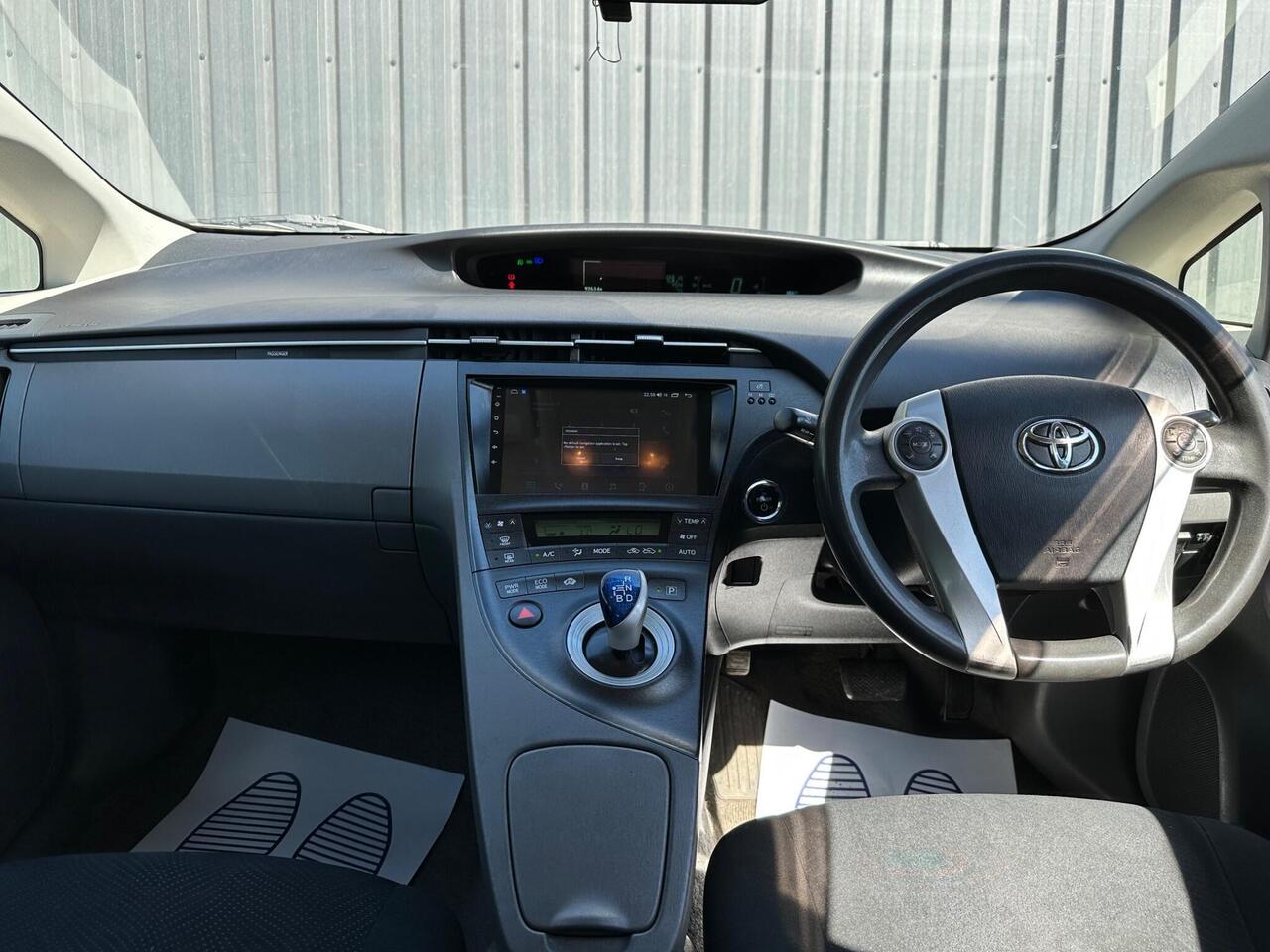 Toyota Prius photo 10