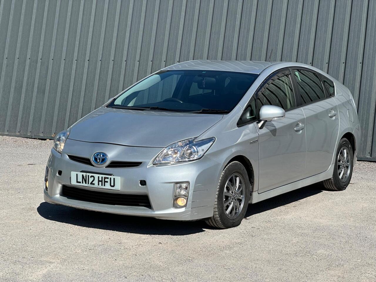 Toyota Prius photo 2