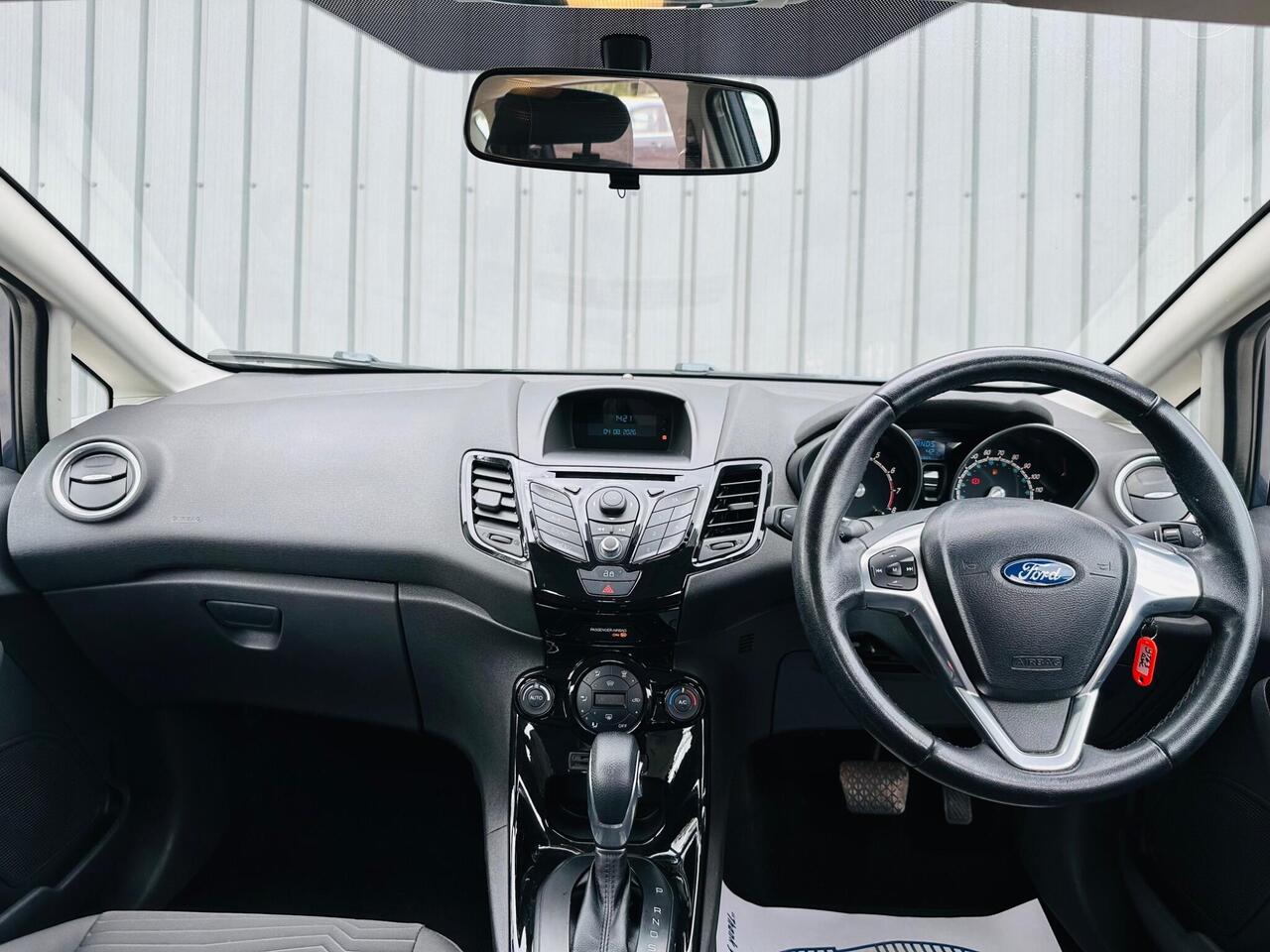 Ford Fiesta photo 10