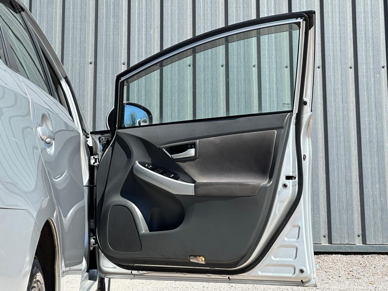 Toyota Prius photo 29