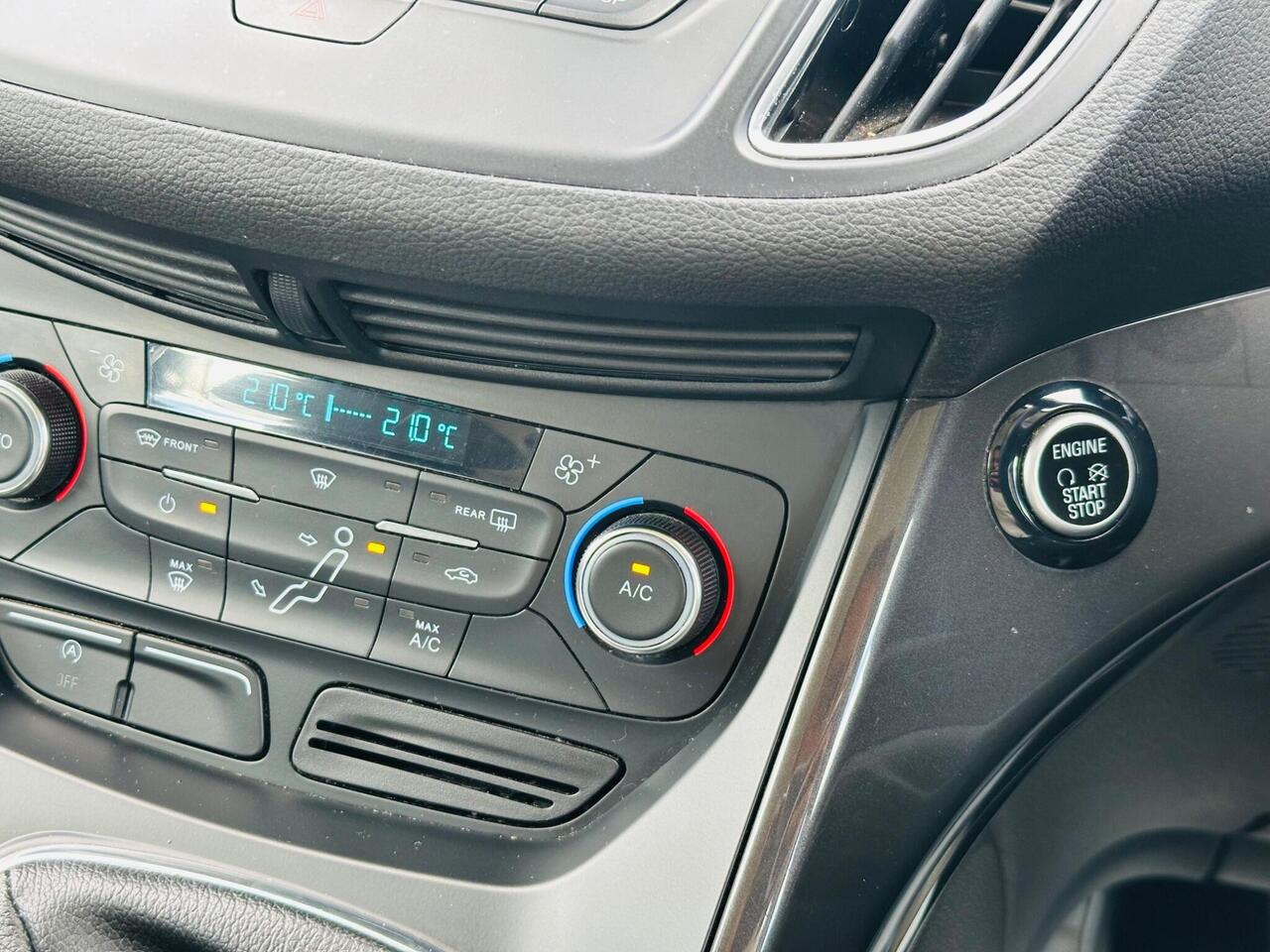 Ford Grand C-Max photo 29