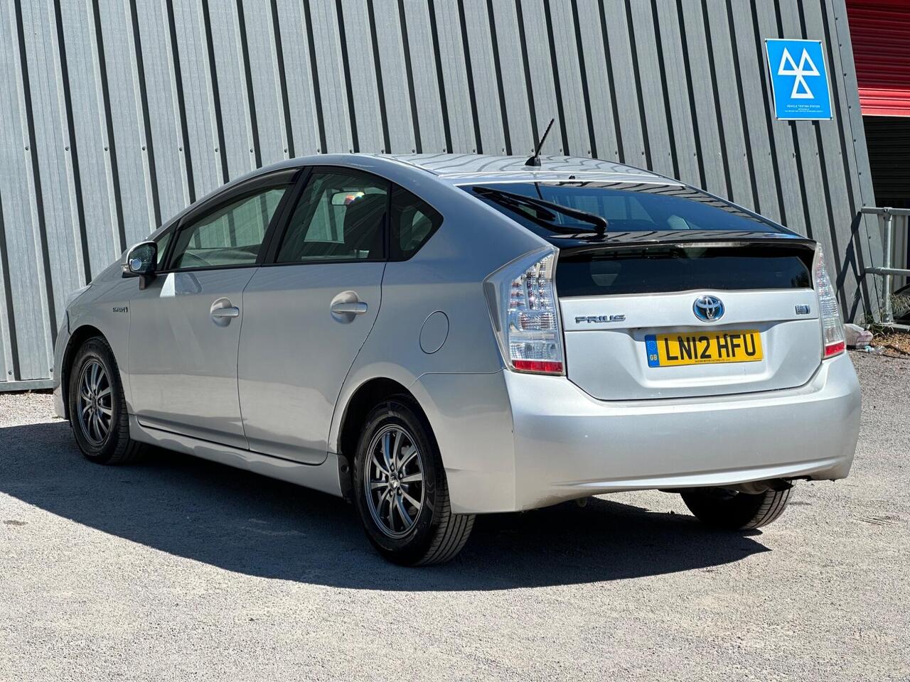 Toyota Prius photo 7