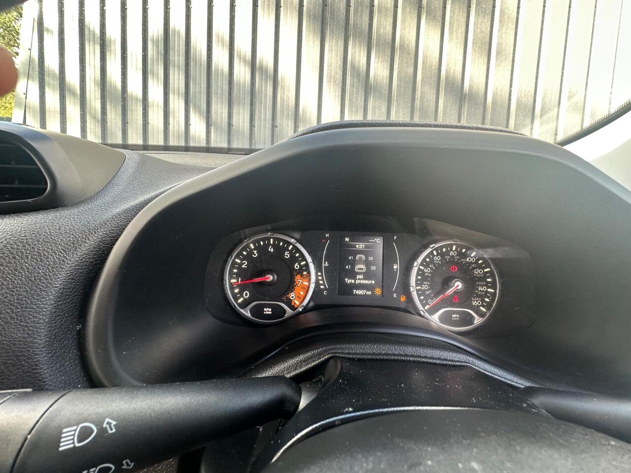 Jeep Renegade photo 22