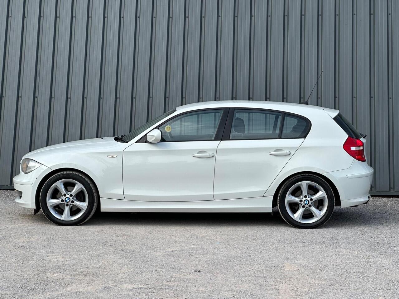 BMW 1 Series photo 6