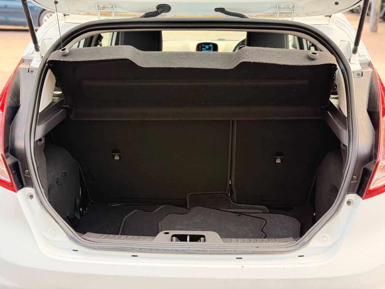 Ford Fiesta photo 28