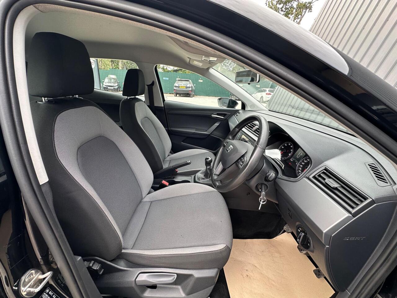 SEAT Ibiza photo 33
