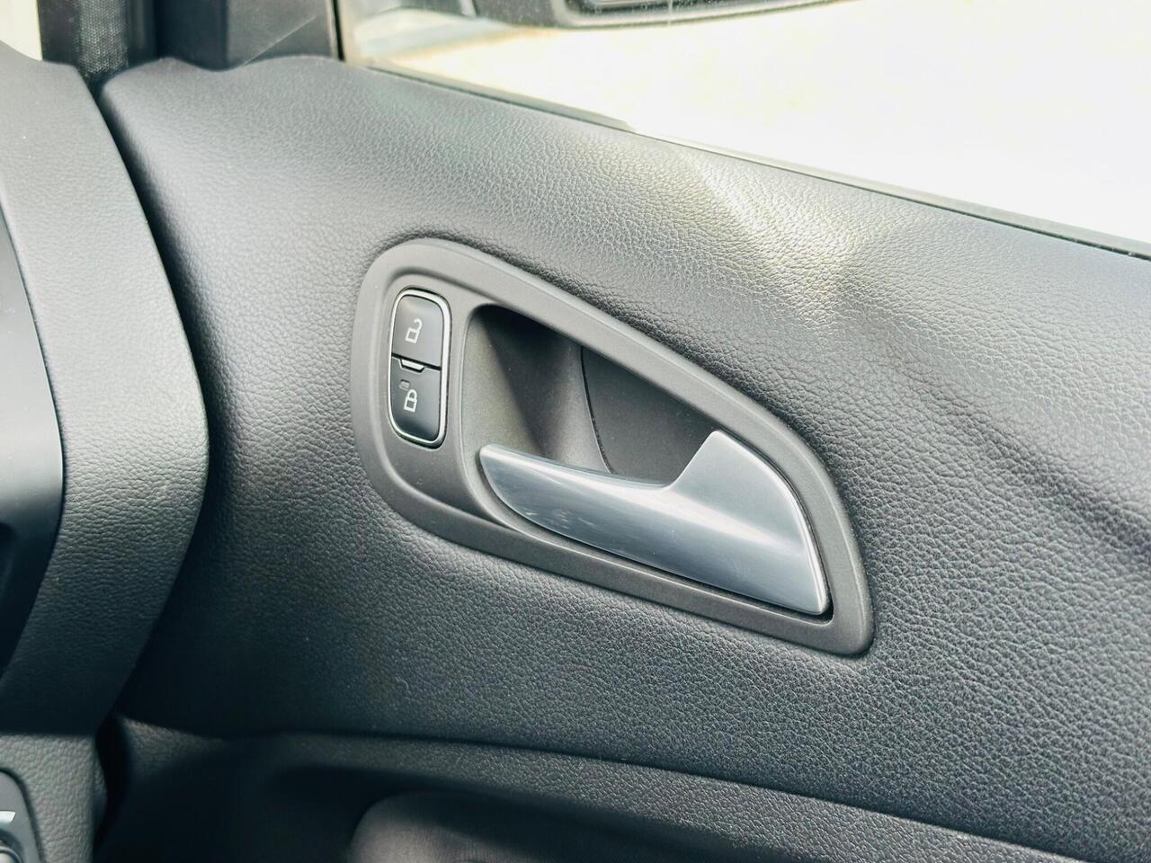 Ford Grand C-Max photo 35