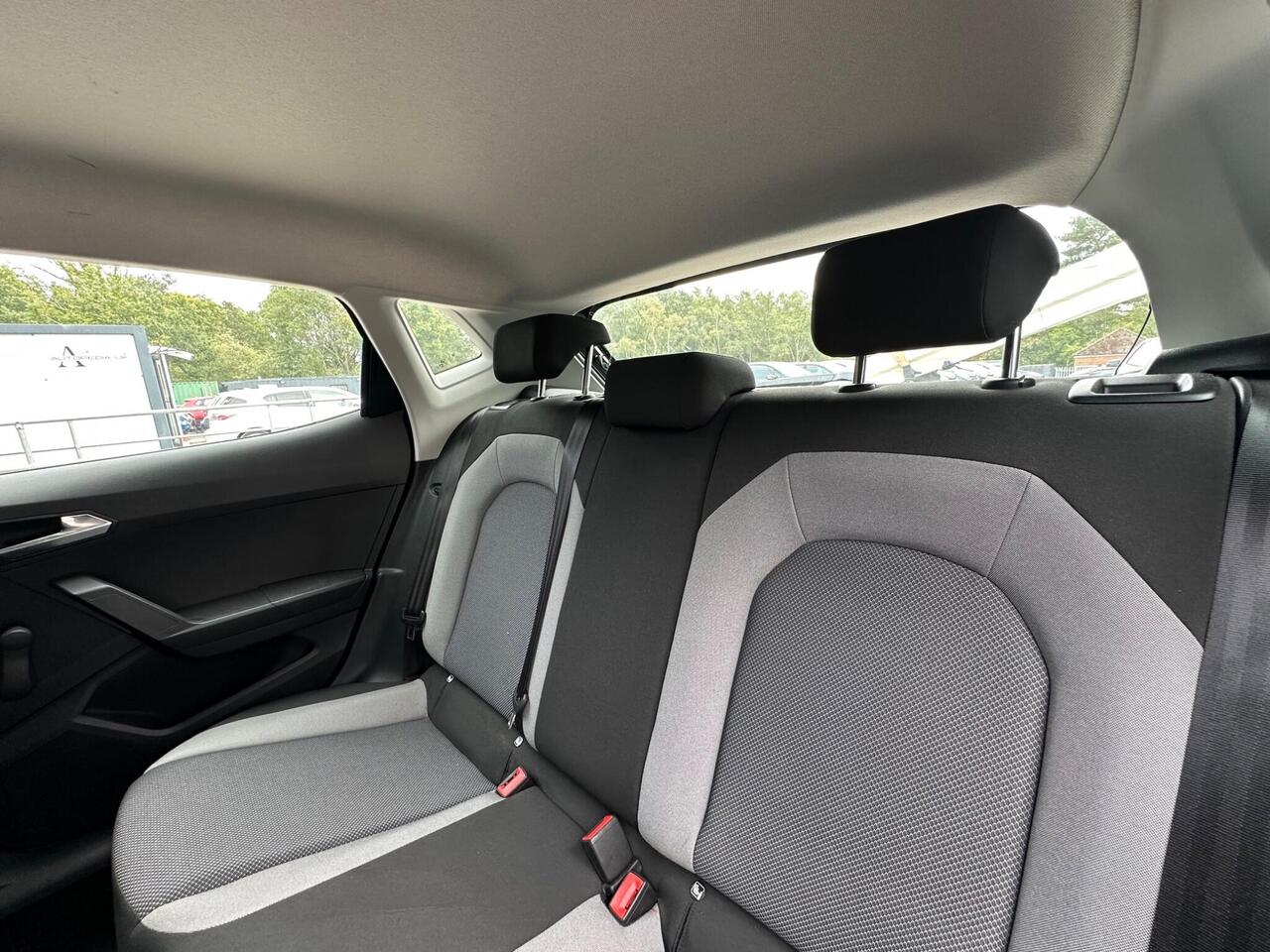 SEAT Ibiza photo 47